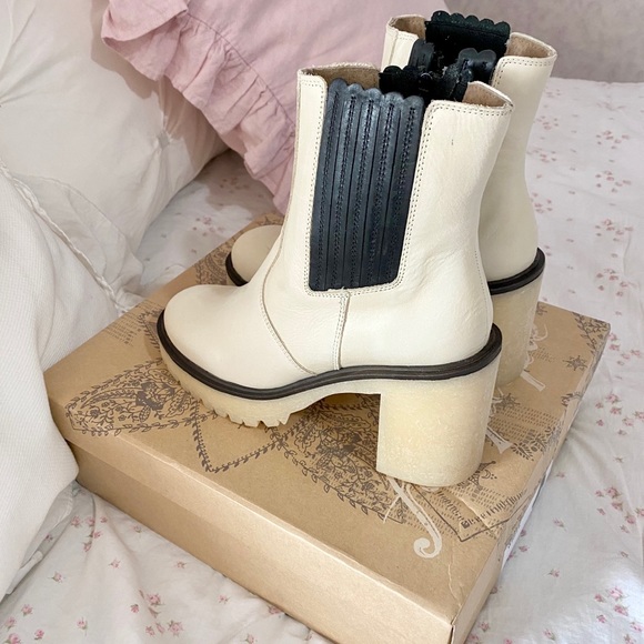 ⛔️SOLD⛔️Free People James Chelsea Boot - Picture 8 of 10